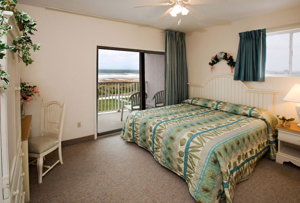 Family Townhome, 3 Bedrooms, Oceanfront (G) photo 3