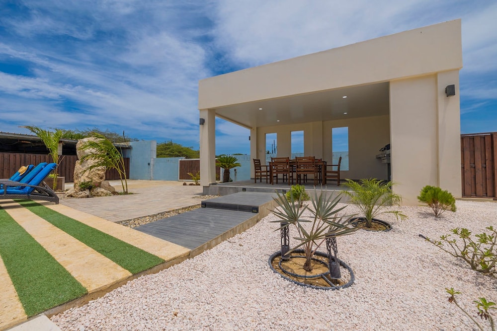 Villa photo 2
