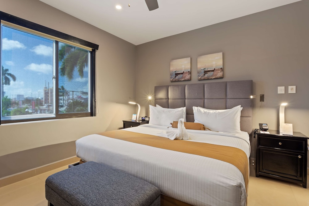 Premium Room, 2 Queen Beds, Non Smoking, Refrigerator & Microwave - Photo 8