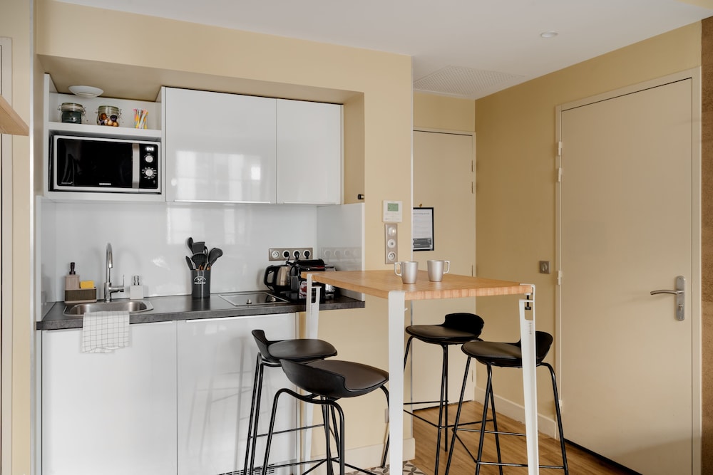 Cosy One-Bedroom Apartment - Street View photo 2