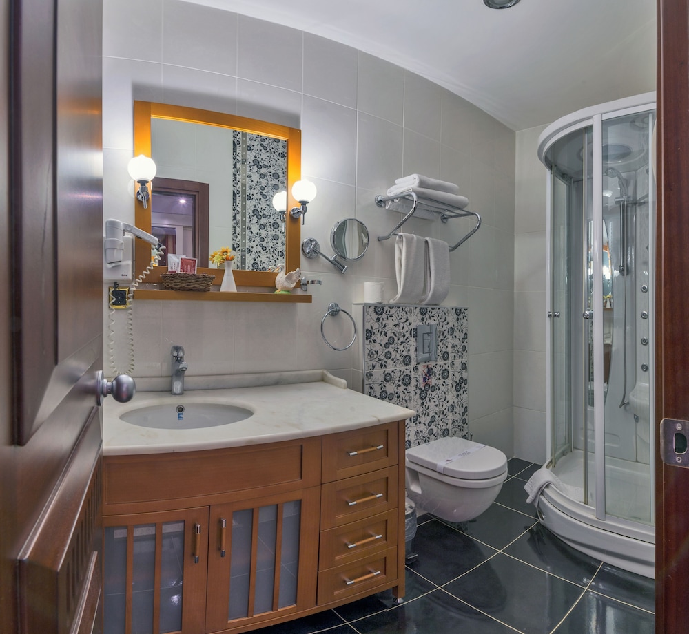 Family Suite, 1 Bedroom, City View photo 2