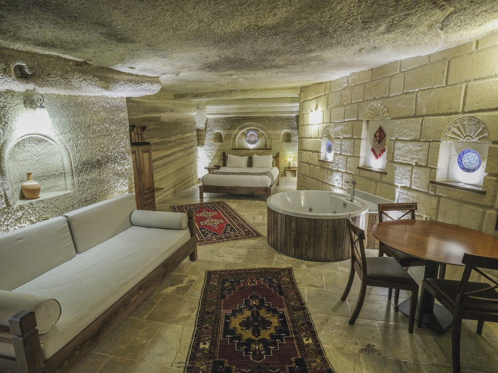 King Cave Room 208