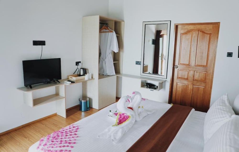 Deluxe Double or Twin Room, Garden View, Beachfront