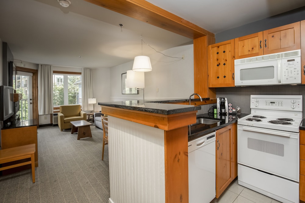 Suite, 2 Queen Beds - Photo 2