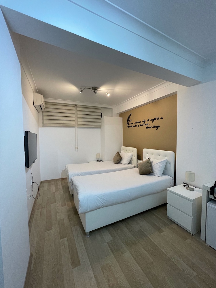 Economy Twin Room, Non Smoking photo 2