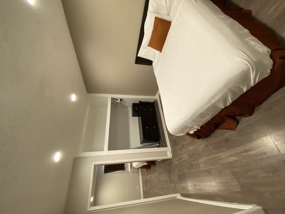 Standard Room, 2 Queen Beds - Photo 2