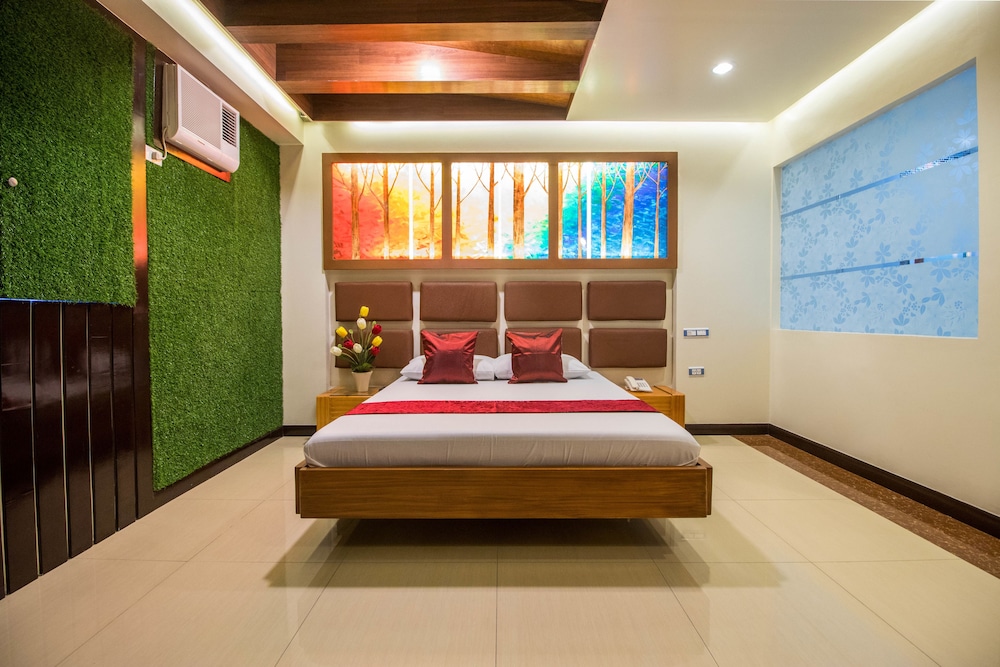 Executive Suite with Private Garage photo 3