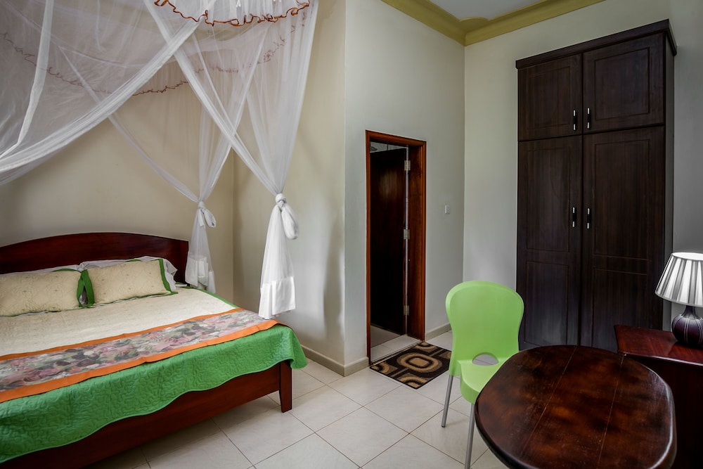 Deluxe House, Multiple Bedrooms, Accessible, Private Bathroom photo 2