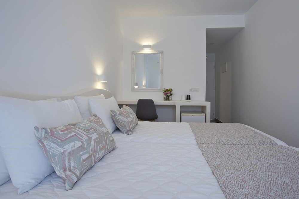 Standard Double or Twin Room - Photo 9