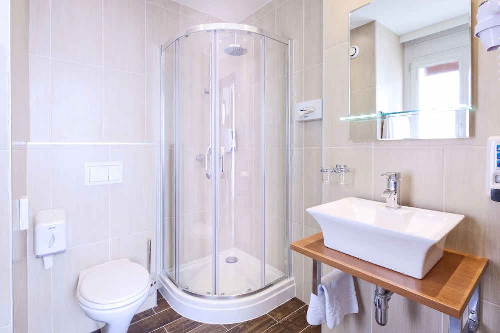 Double or Twin Room - Photo 2
