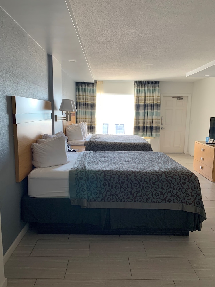Basic Room, Multiple Beds, Ocean View - Photo 4