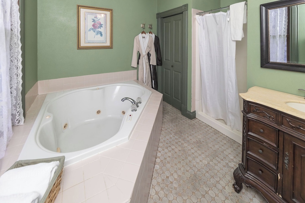 Room, Private Bathroom (Astoria) photo 2