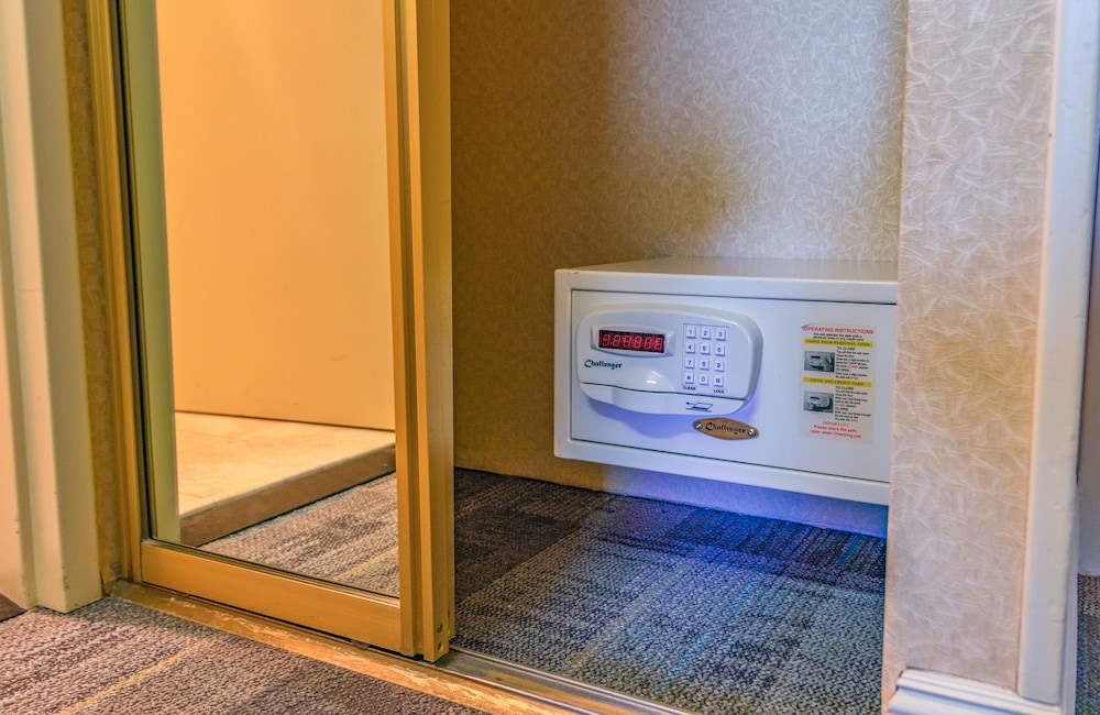 Queen Room with Ensuite - Photo 7