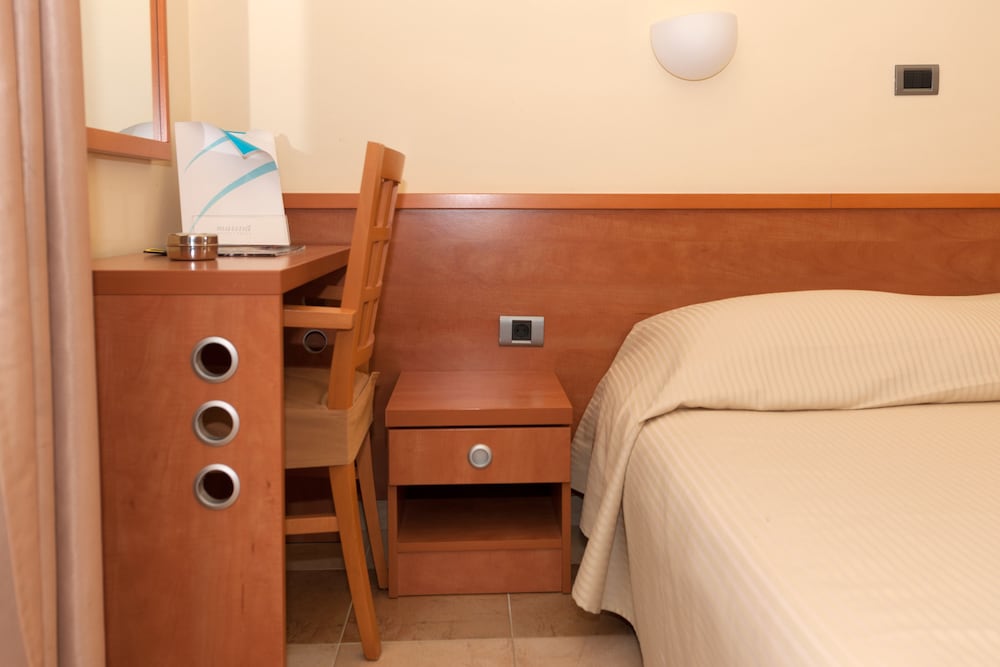 Standard Double Room - Photo 2