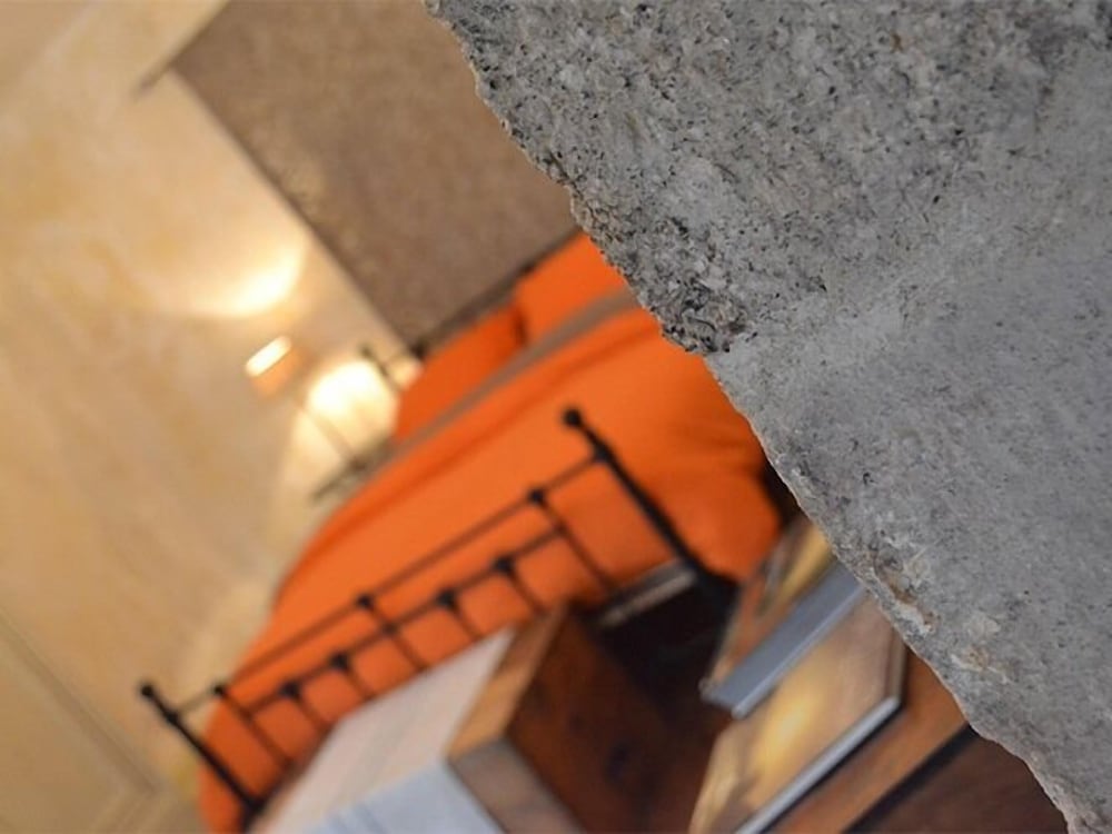 Deluxe Suite, Private Bathroom (Ocre) photo 3