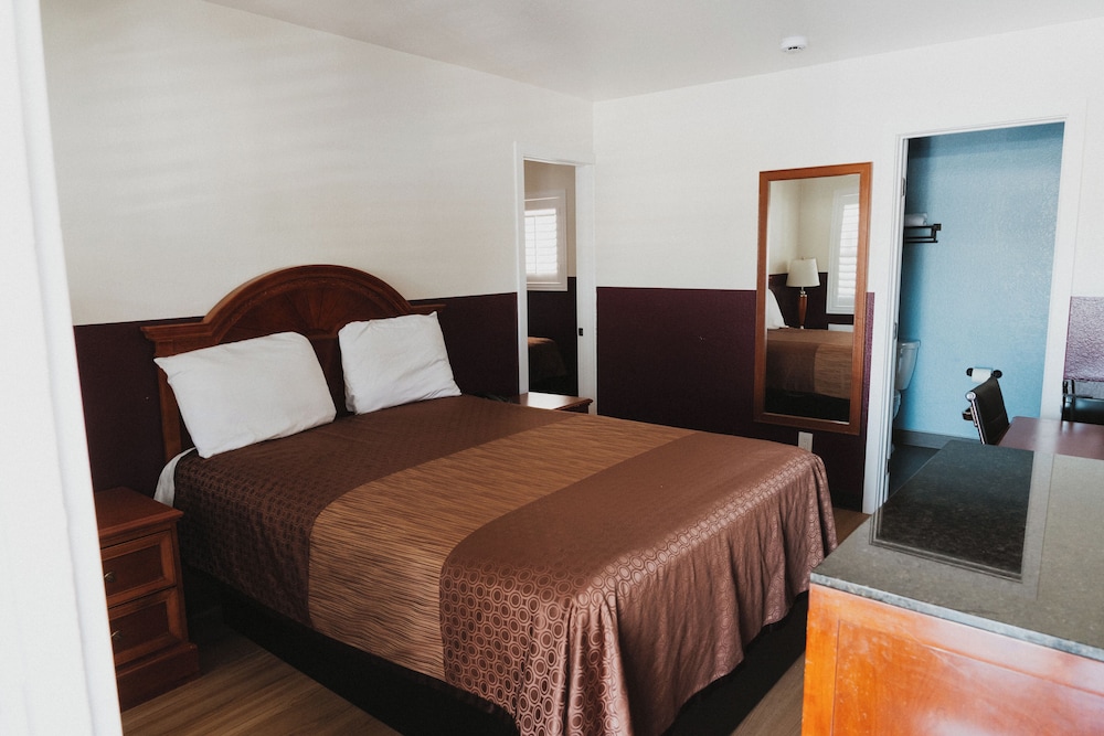 Standard Room, 1 King Bed - Photo 1