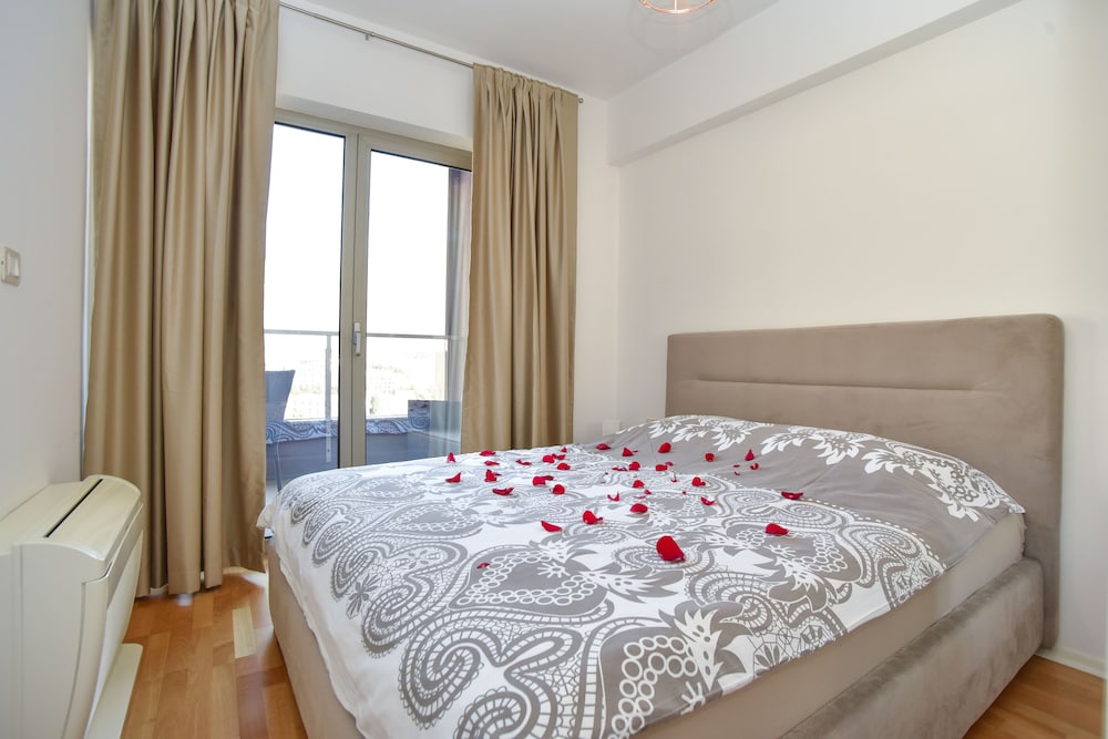 Luxury Apartment, Sea View