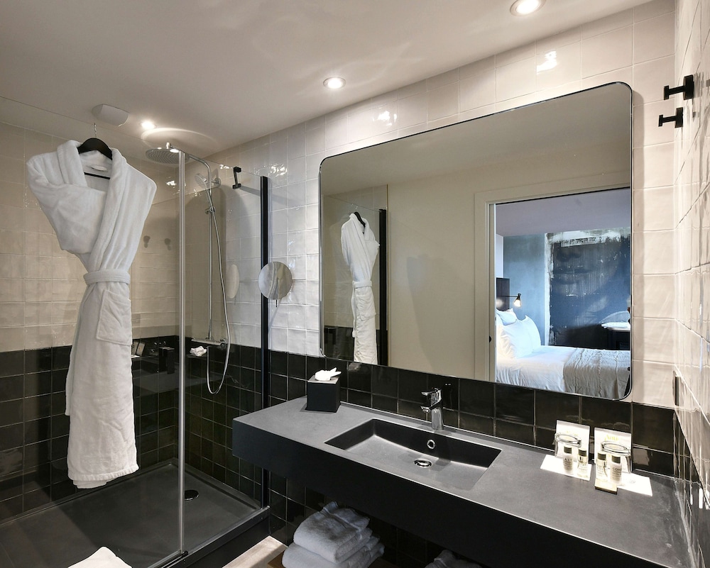Junior Suite, 1 King Bed photo 3