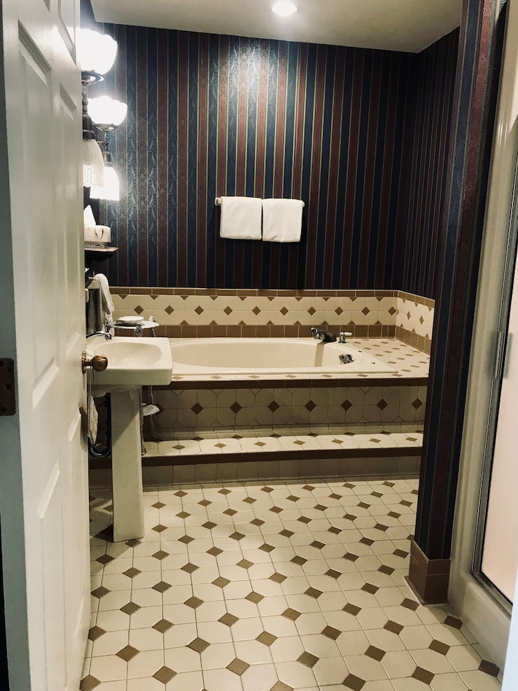 Deluxe Suite, River View photo 3