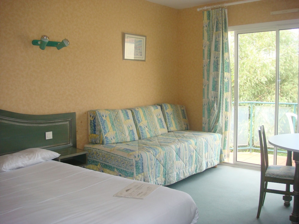 Comfort Room, Refrigerator & Microwave, Garden Area photo 2