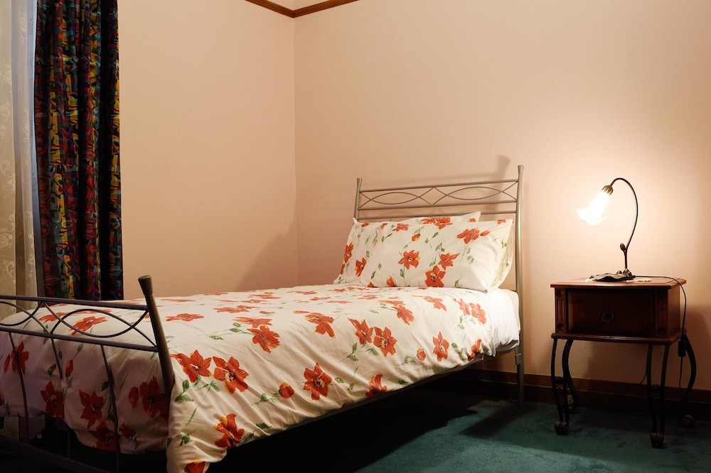 Three Bedroom Apartment (Four Nights) - Non Smoking photo 1