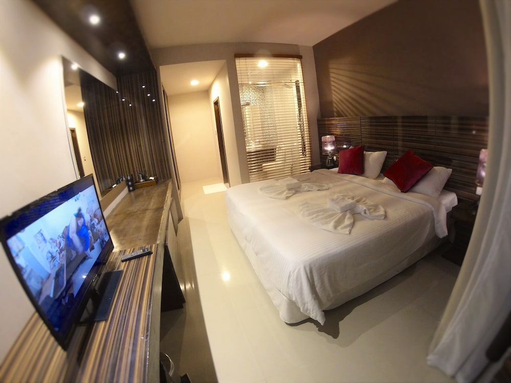 Deluxe Double or Twin Room, 1 King Bed, Refrigerator, Beachfront photo 2