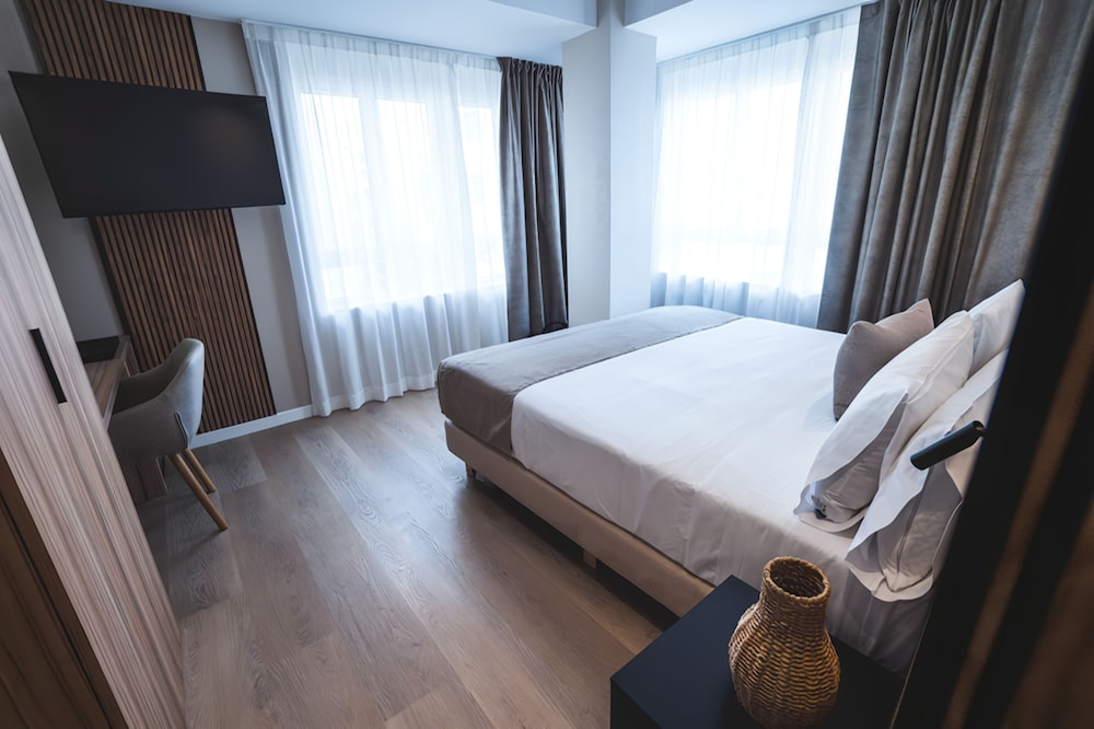 Standard Double or Twin Room, City View