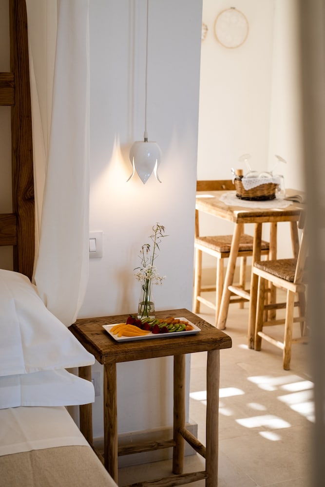 Deluxe Room - Photo 5