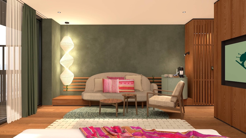 Deluxe Suite, Balcony, City View photo 2