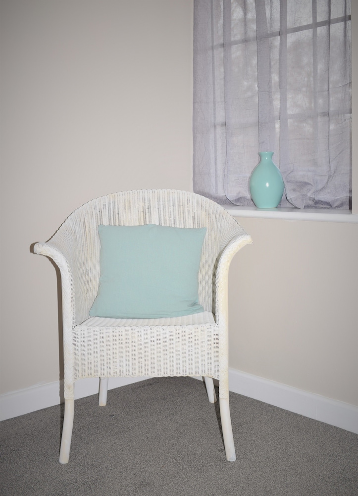 Room 1 - Family Room (4 + 1)