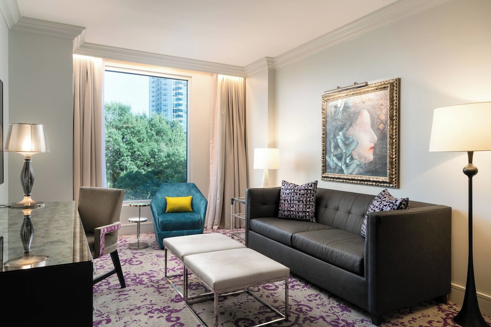 Suite, 1 Bedroom, Corner photo 3