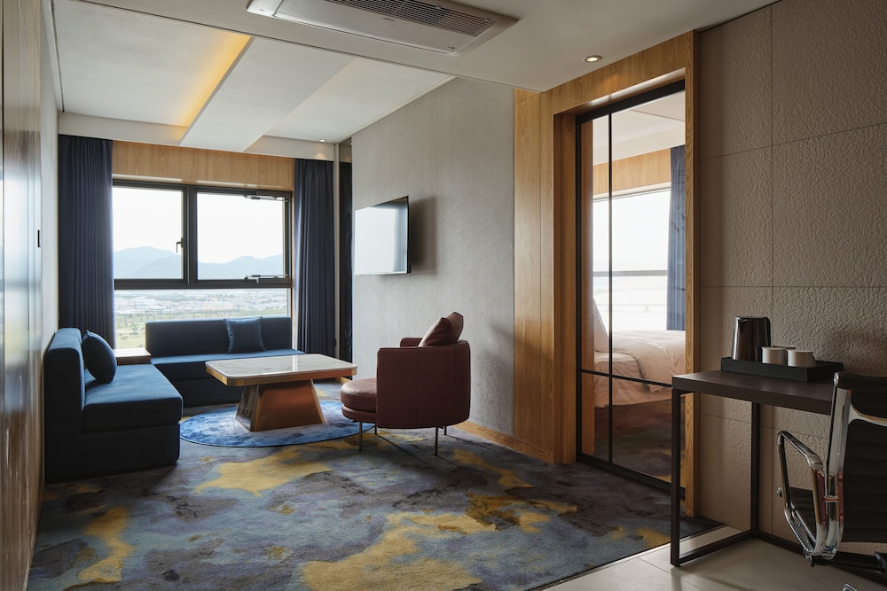 Royal Suite, River View - Photo 3