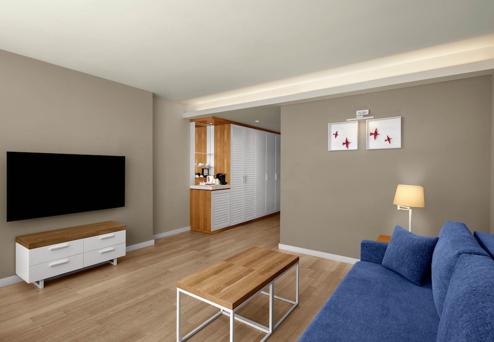 Deluxe Suite, Jetted Tub, Sea View