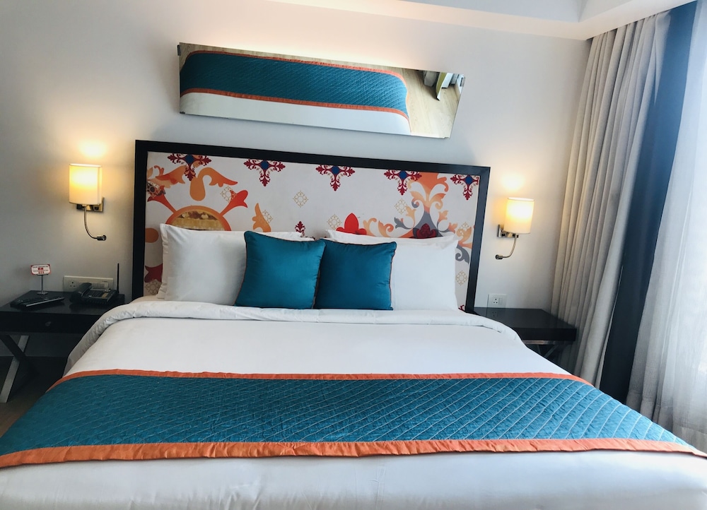 Junior Suite, 1 King Bed photo 3