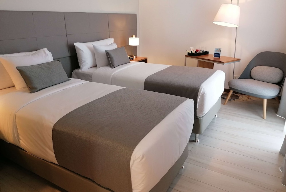 Room, 2 Twin Beds, Non Smoking - Photo 1