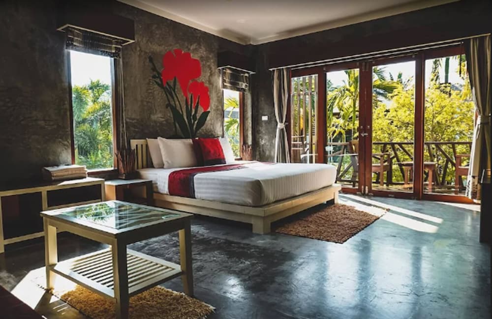 Deluxe Room, Pool View - Photo 2