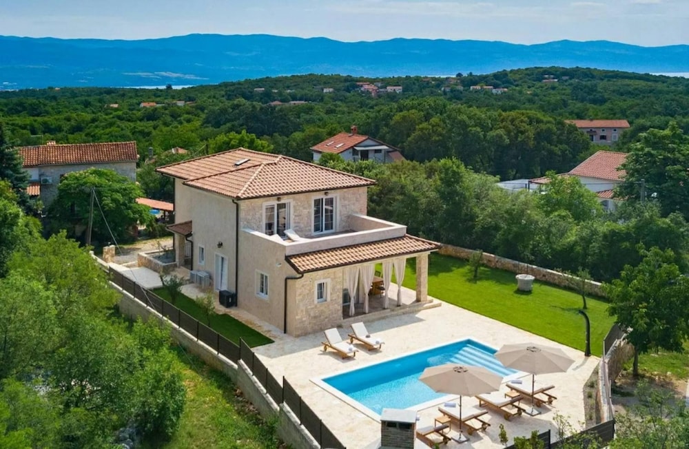 Villa photo 1