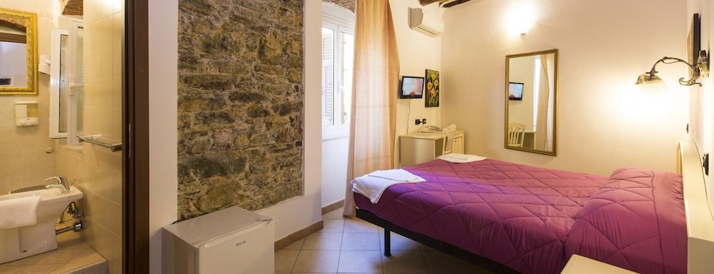 Triple Room - Photo 8