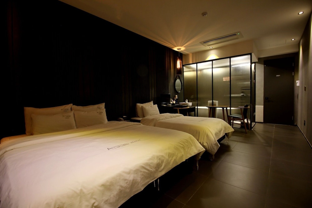 Premium Twin Room (No Breakfast on Mondays) photo 3