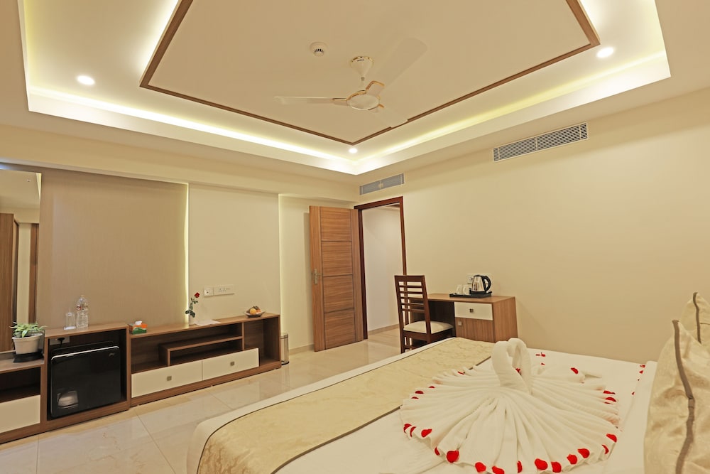 Suite - Photo 11