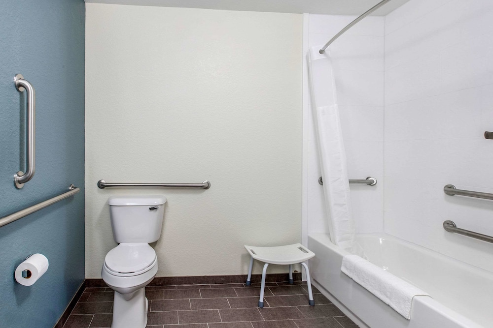 Suite, 1 King Bed with Sofa bed, Accessible, Non Smoking photo 2