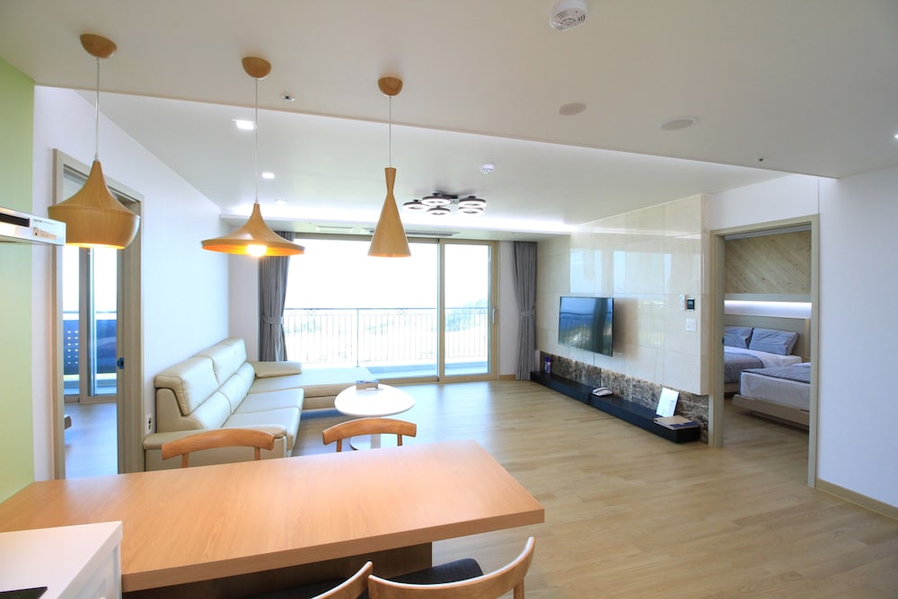 Condo, Ocean View (47 Pyeong) photo 1