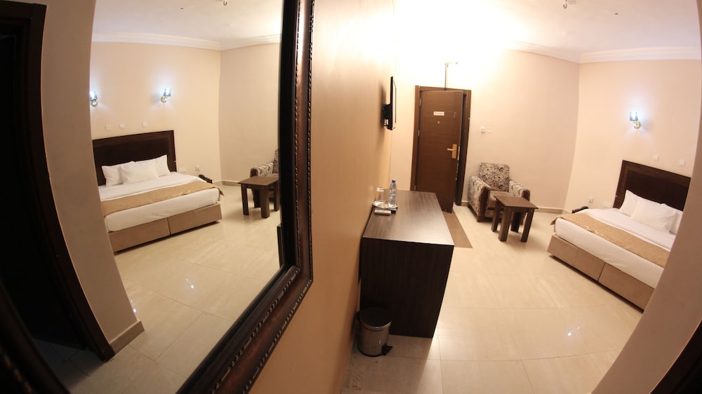 Residency executive suite photo 3