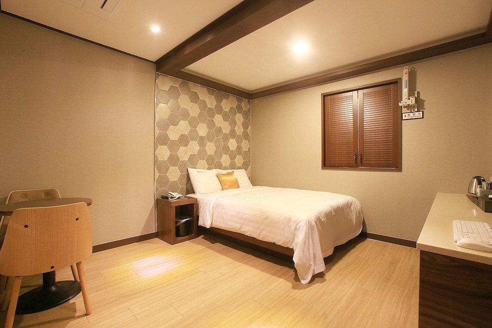 Room (Semi-Special Room)