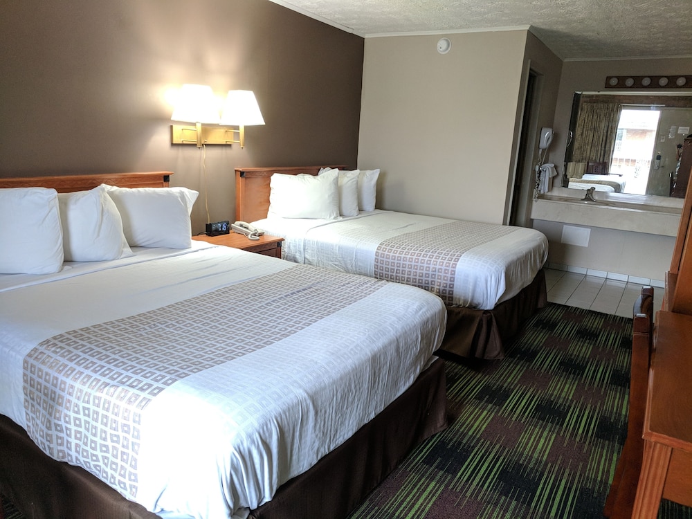 Deluxe Double Room, 2 Queen Beds, Refrigerator & Microwave - Photo 1