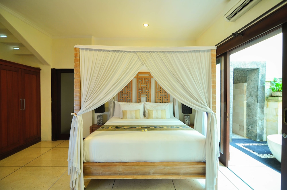 Arwana 4 Bedroom, Private Pool photo 1
