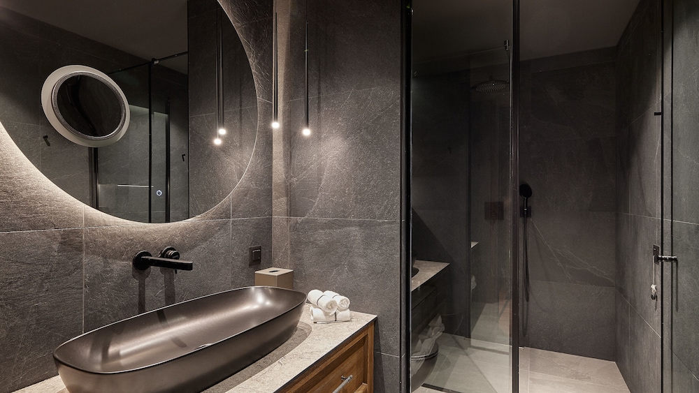 Luxury Suite - Photo 3