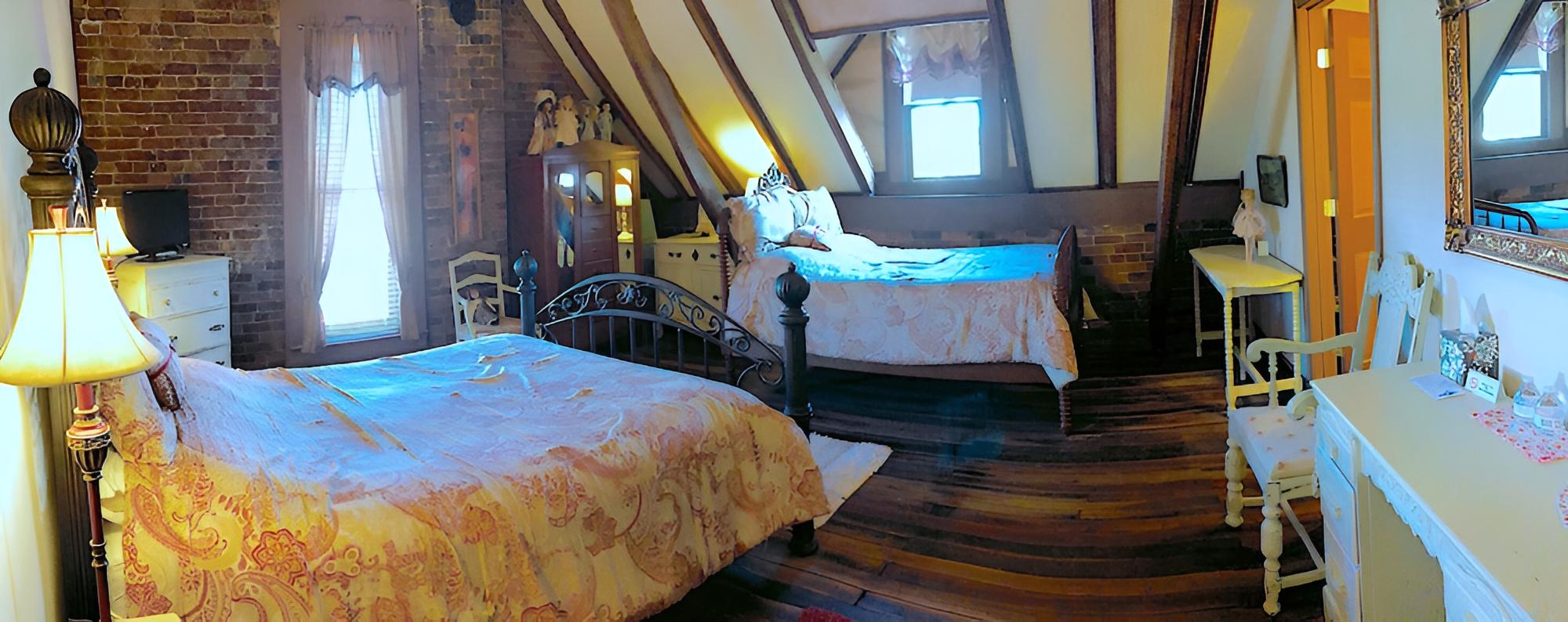 Dickinson Room photo 2