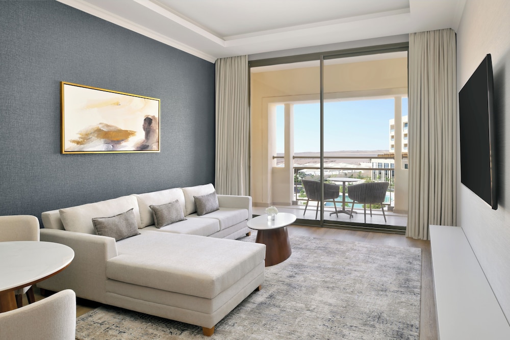 Executive Suite, 1 Queen Bed, Balcony photo 3