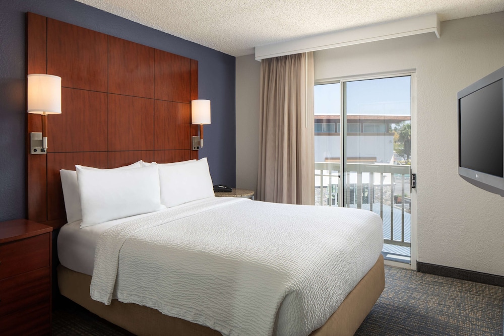 Suite, 1 Queen Bed with Sofa bed (Executive Corner One Bedroom)